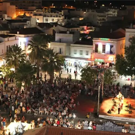 Centrally Located With Pool View 公寓 阿尔布费拉