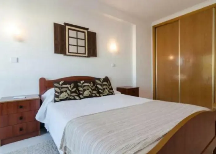 Centrally Located With Pool View 阿尔布费拉