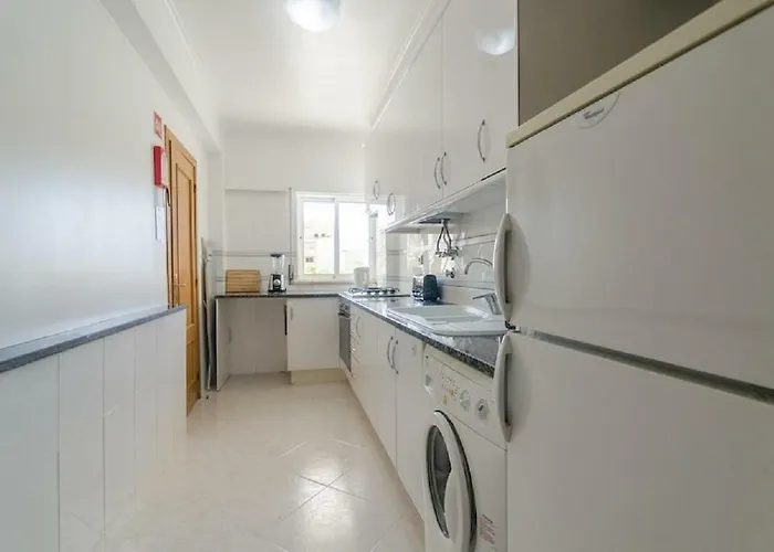 Centrally Located With Pool View 阿尔布费拉