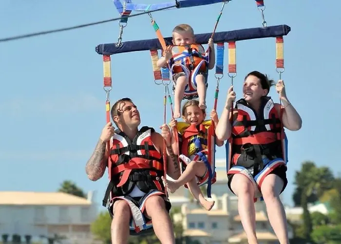 Centrally Located With Pool View 阿尔布费拉