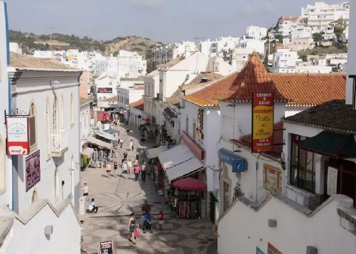 Centrally Located With Pool View 公寓 *