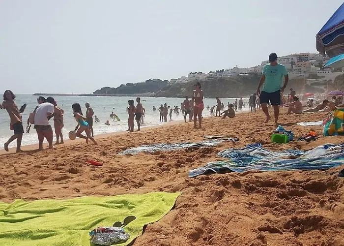 Centrally Located With Pool View 公寓 *