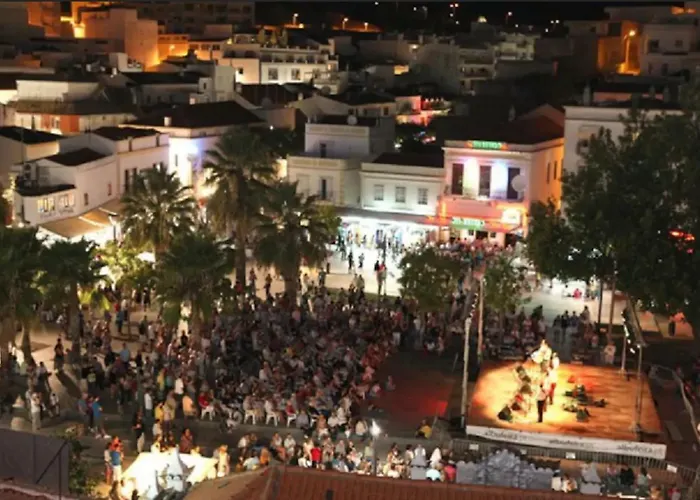 Centrally Located With Pool View Lejlighed Albufeira