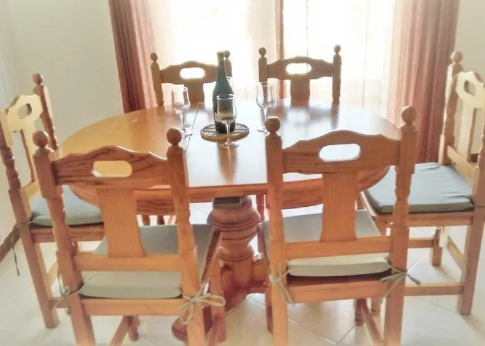 Centrally Located With Pool View Lejlighed *