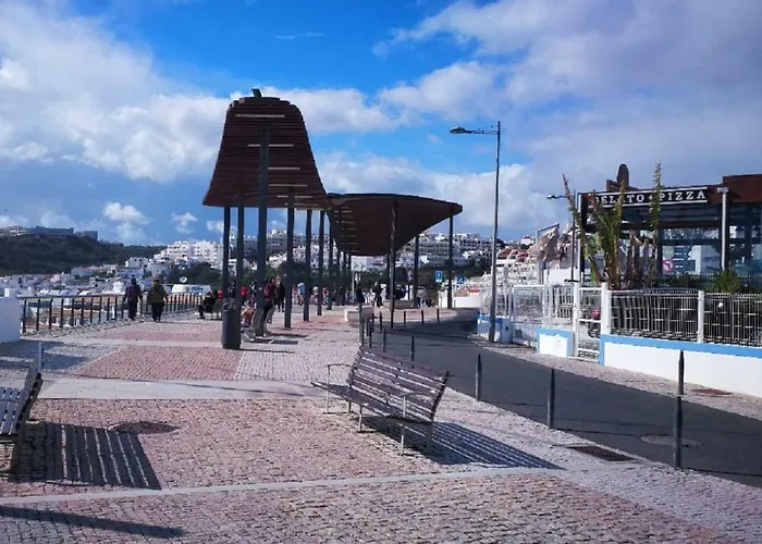 Lejlighed Centrally Located With Pool View *