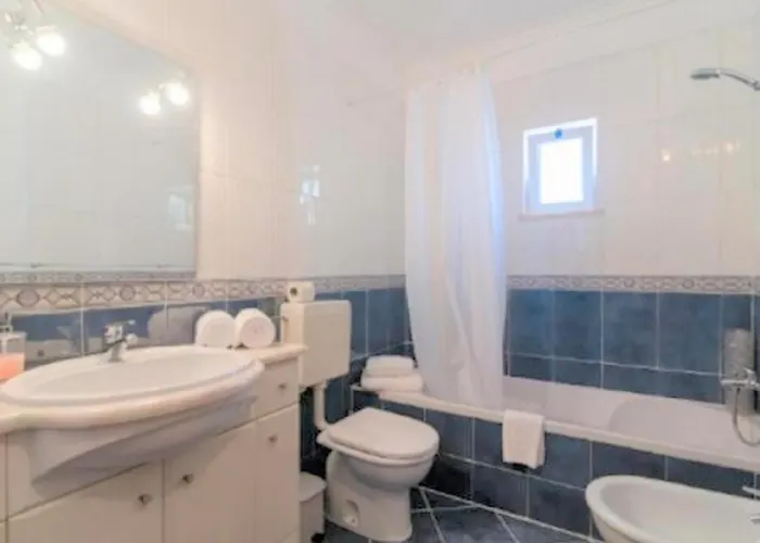 Centrally Located With Pool View Lejlighed *