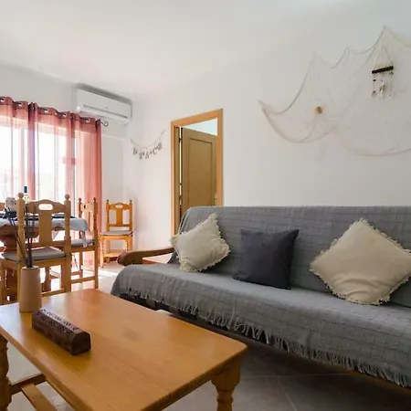 Centrally Located With Pool View Appartement