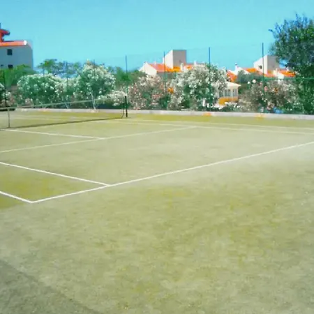Centrally Located With Pool View Appartement *