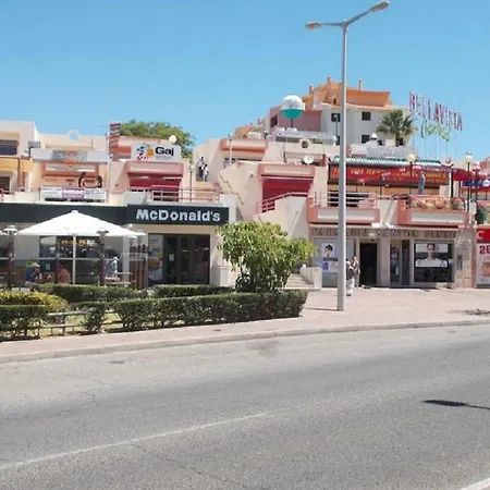 Centrally Located With Pool View شقة *