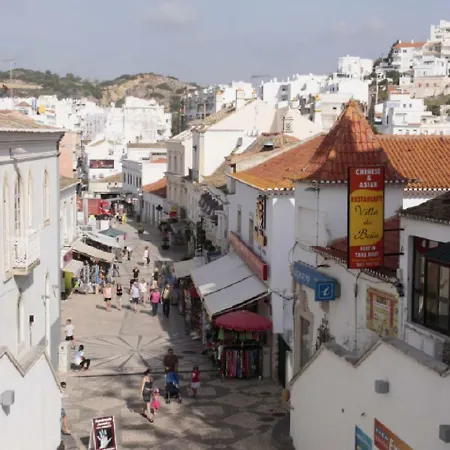 Centrally Located With Pool View 公寓 *