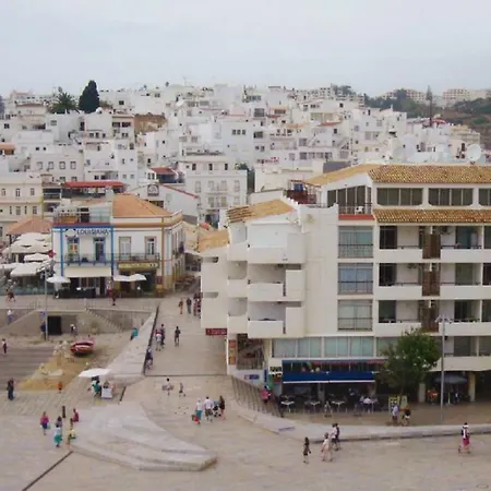 Centrally Located With Pool View 公寓