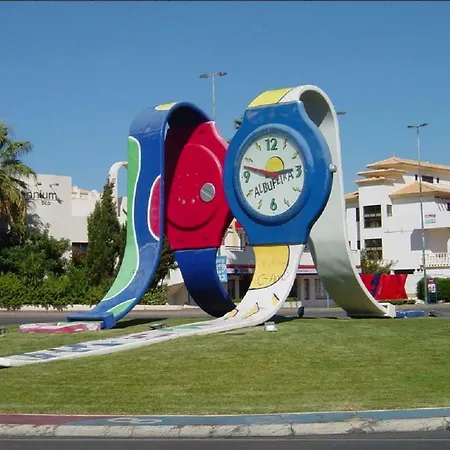 Centrally Located With Pool View * 阿尔布费拉