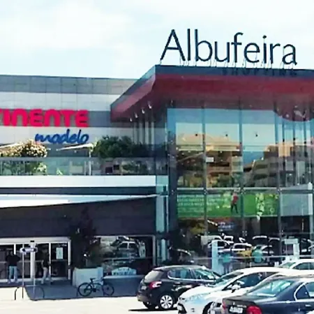 شقة Centrally Located With Pool View *