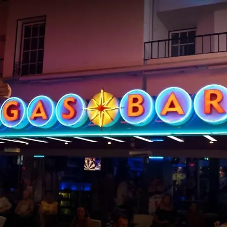 Centrally Located With Pool View 公寓 *