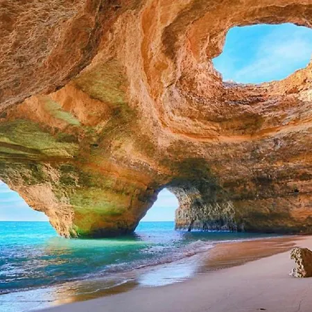 公寓 Centrally Located With Pool View *