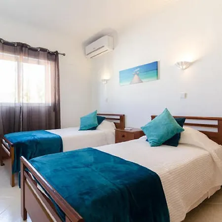 Centrally Located With Pool View Appartement