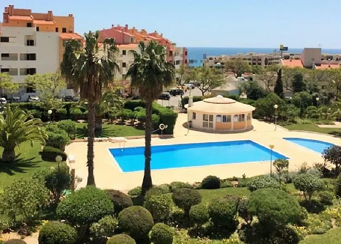 شقة Centrally Located With Pool View