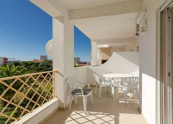 Centrally Located With Pool View شقة البوفيرا