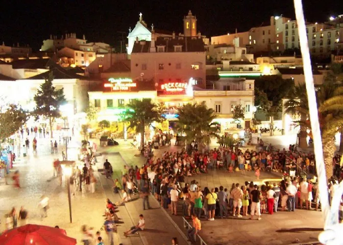 Centrally Located With Pool View شقة البوفيرا