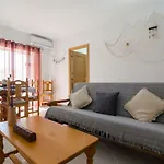 Centrally Located With Pool View Appartement