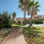 Apartman Centrally Located With Pool View