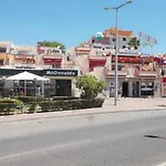 Centrally Located With Pool View Appartement *