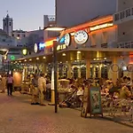 Centrally Located With Pool View Appartement *