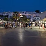 Centrally Located With Pool View Appartement