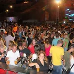 Appartement Centrally Located With Pool View