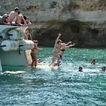 Centrally Located With Pool View Appartement