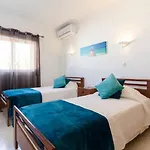 Centrally Located With Pool View Appartement