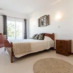 Centrally Located With Pool View Appartement