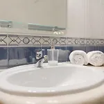 Centrally Located With Pool View Appartement