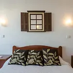 Appartement Centrally Located With Pool View *