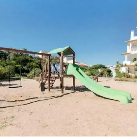 Centrally Located With Pool View Appartement *