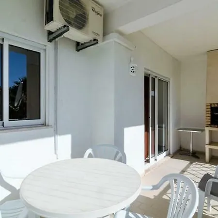 公寓 Centrally Located With Pool View *
