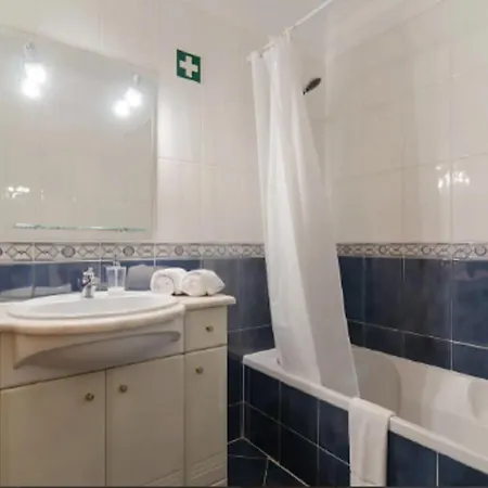 Centrally Located With Pool View 阿尔布费拉