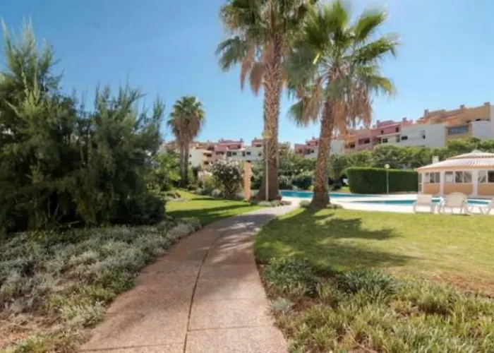 Apartment Centrally Located With Pool View