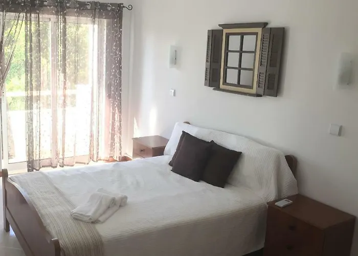 Centrally Located With Pool View Apartment *