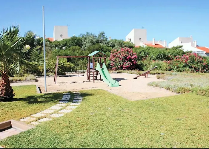 Centrally Located With Pool View Apartment Albufeira