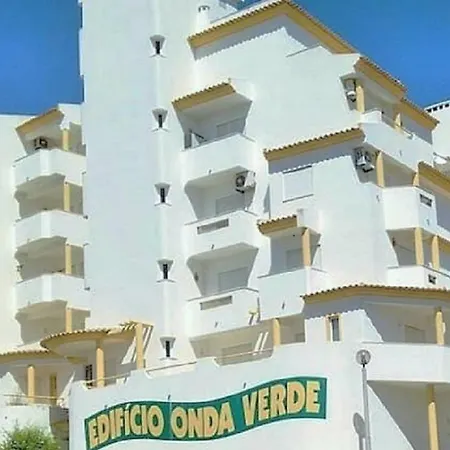 Centrally Located With Pool View Apartamento