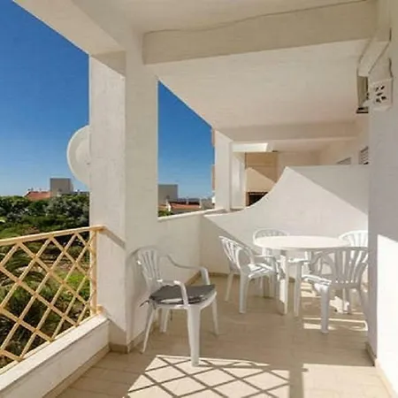 Centrally Located With Pool View Apartamento Albufeira
