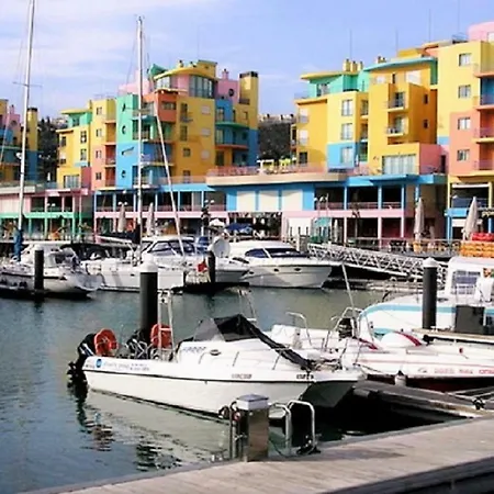 Centrally Located With Pool View Albufeira