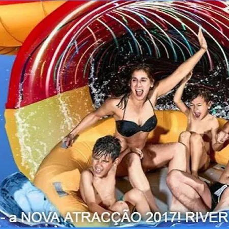 Centrally Located With Pool View Apartamento