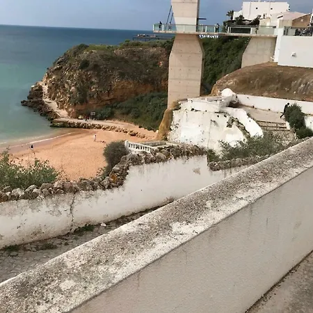 Centrally Located With Pool View Apartamento